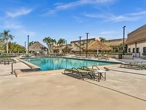 Active With Contract: $4,100 (3 beds, 2 baths, 1386 Square Feet)