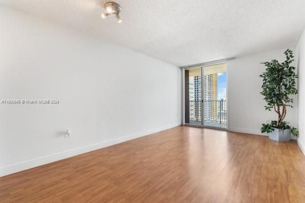 For Sale: $250,000 (1 beds, 1 baths, 575 Square Feet)