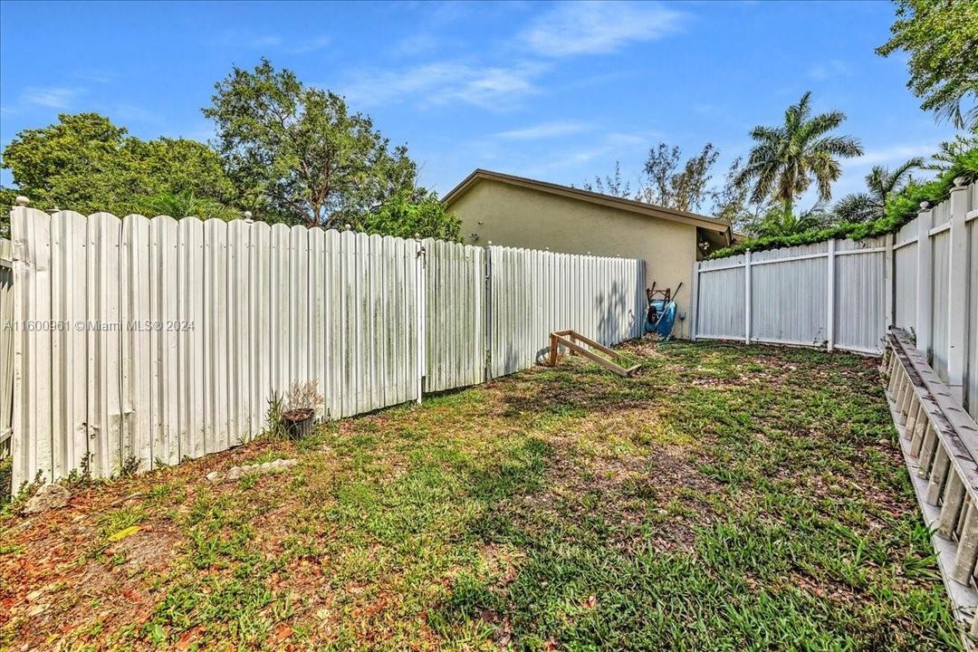 Active With Contract: $600,000 (3 beds, 2 baths, 1529 Square Feet)