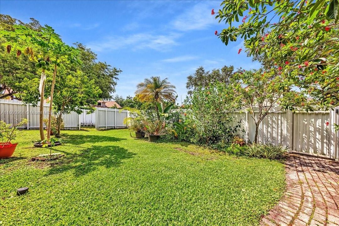 Active With Contract: $600,000 (3 beds, 2 baths, 1529 Square Feet)