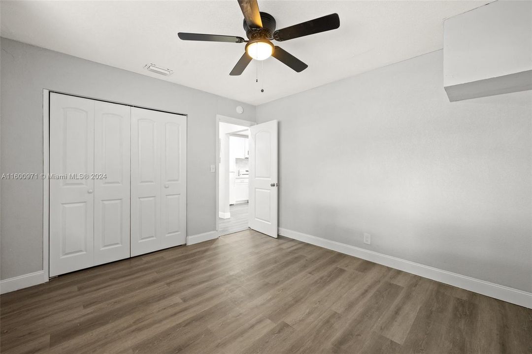 Active With Contract: $2,500 (2 beds, 1 baths, 970 Square Feet)