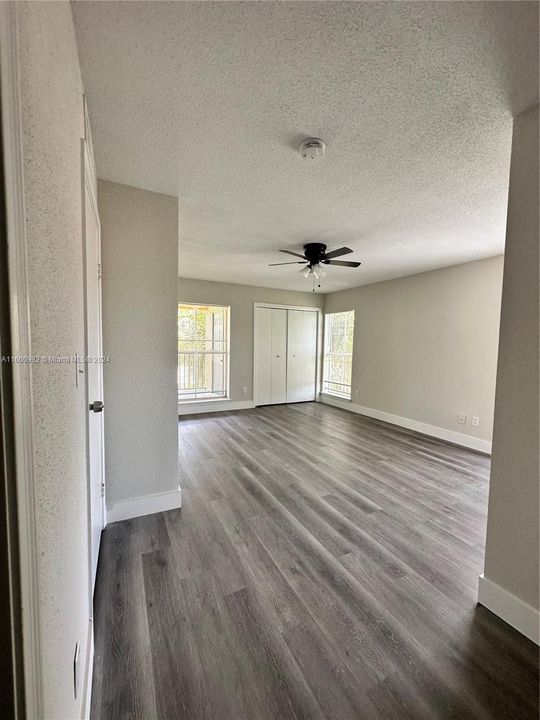 For Rent: $2,300 (2 beds, 1 baths, 980 Square Feet)