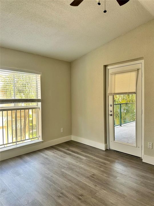 For Rent: $2,300 (2 beds, 1 baths, 980 Square Feet)