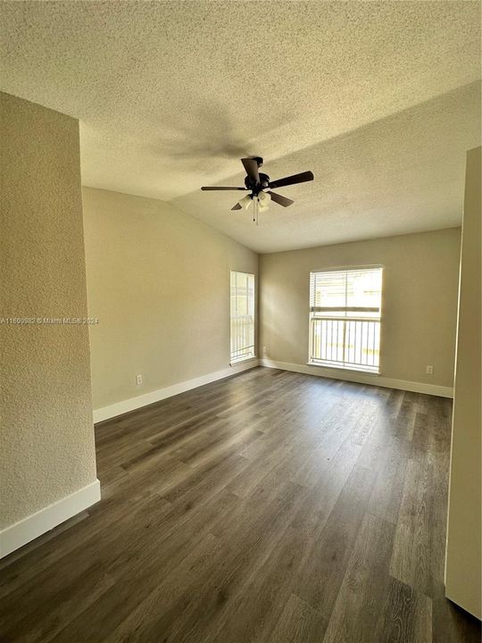 For Rent: $2,300 (2 beds, 1 baths, 980 Square Feet)