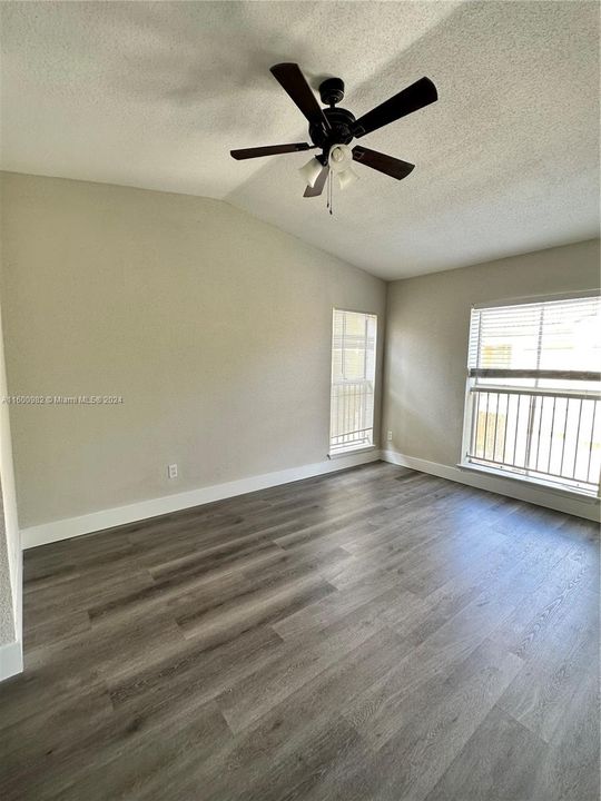 For Rent: $2,300 (2 beds, 1 baths, 980 Square Feet)