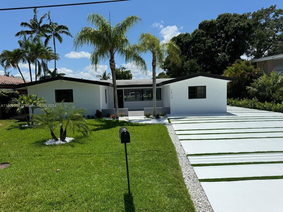 En Venta: $1,299,000 (5 camas, 3 baños, 2353 Pies cuadrados)