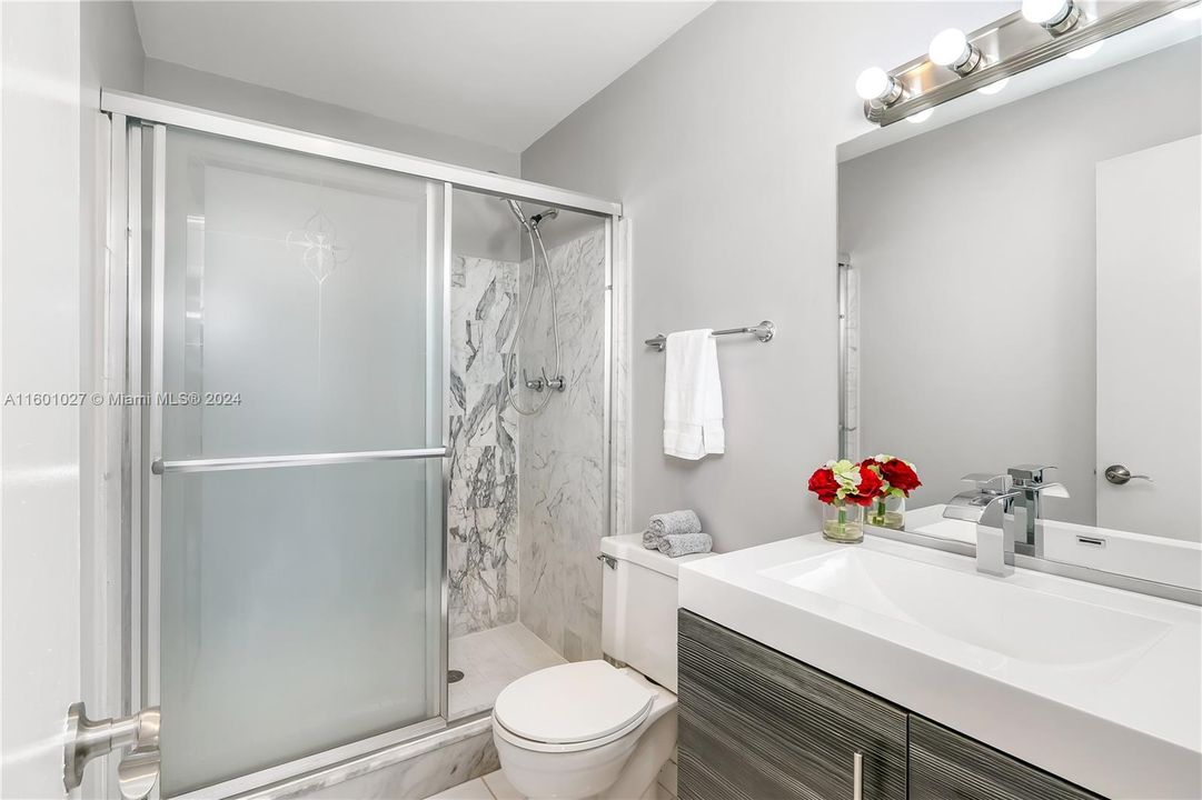 2nd Full Bath w/ New Vanity