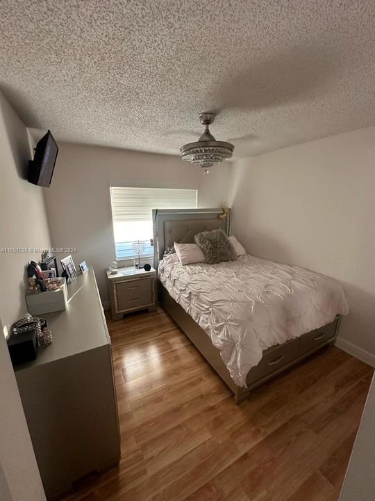 Active With Contract: $3,500 (3 beds, 2 baths, 1451 Square Feet)