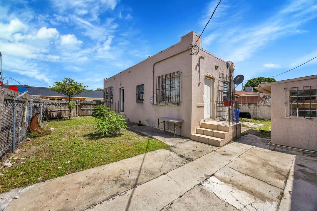 En Venta: $799,000 (5 camas, 2 baños, 2055 Pies cuadrados)