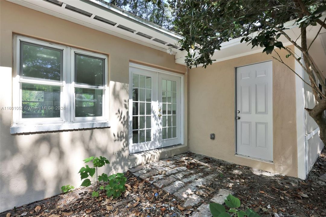 For Sale: $284,700 (4 beds, 2 baths, 1390 Square Feet)