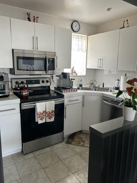 Active With Contract: $125,000 (1 beds, 1 baths, 686 Square Feet)