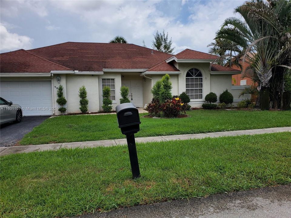 For Sale: $679,900 (3 beds, 2 baths, 1912 Square Feet)