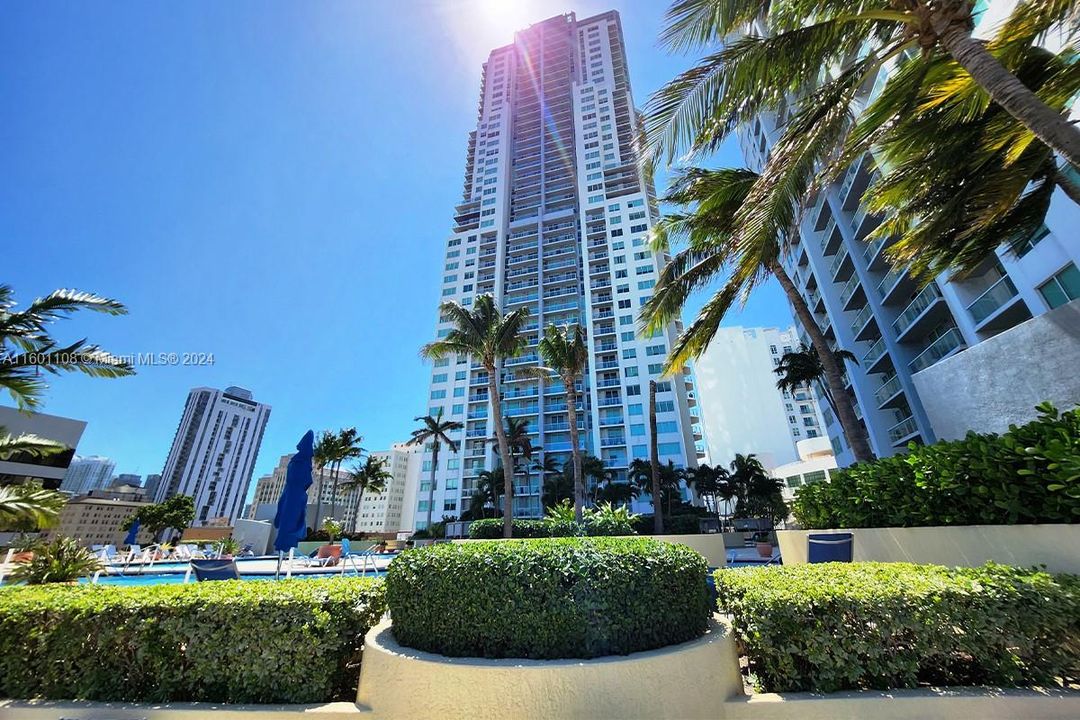 Recently Sold: $329,000 (1 beds, 1 baths, 675 Square Feet)