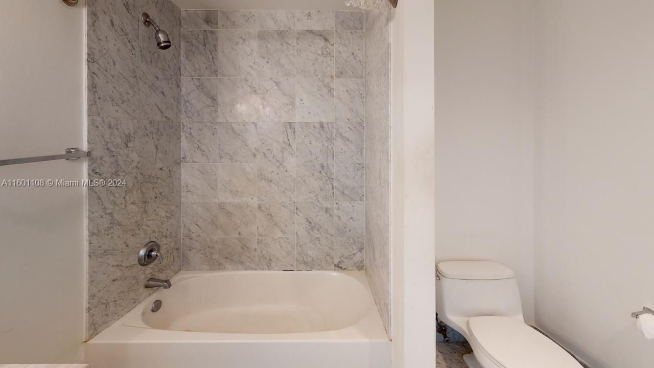 Recently Sold: $329,000 (1 beds, 1 baths, 675 Square Feet)