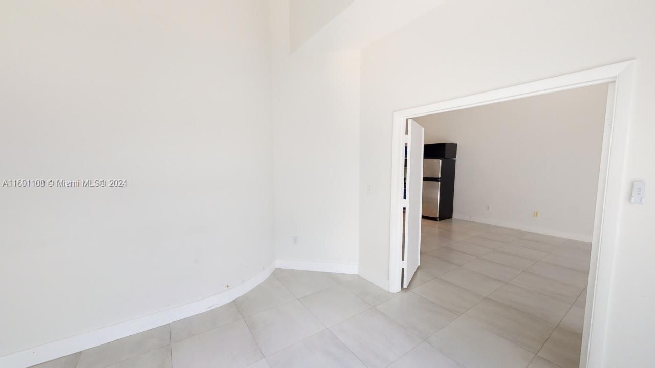 Recently Sold: $329,000 (1 beds, 1 baths, 675 Square Feet)