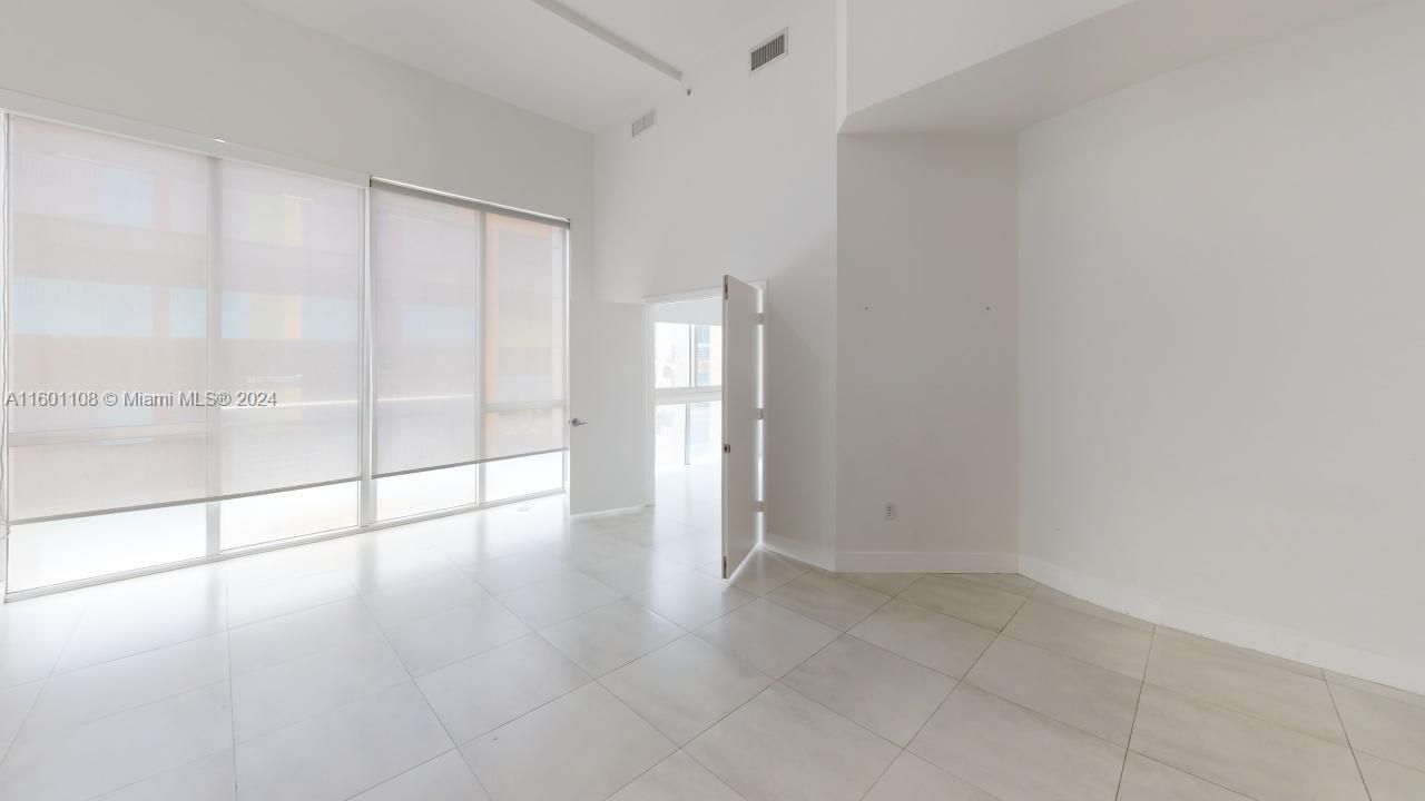 Recently Sold: $329,000 (1 beds, 1 baths, 675 Square Feet)