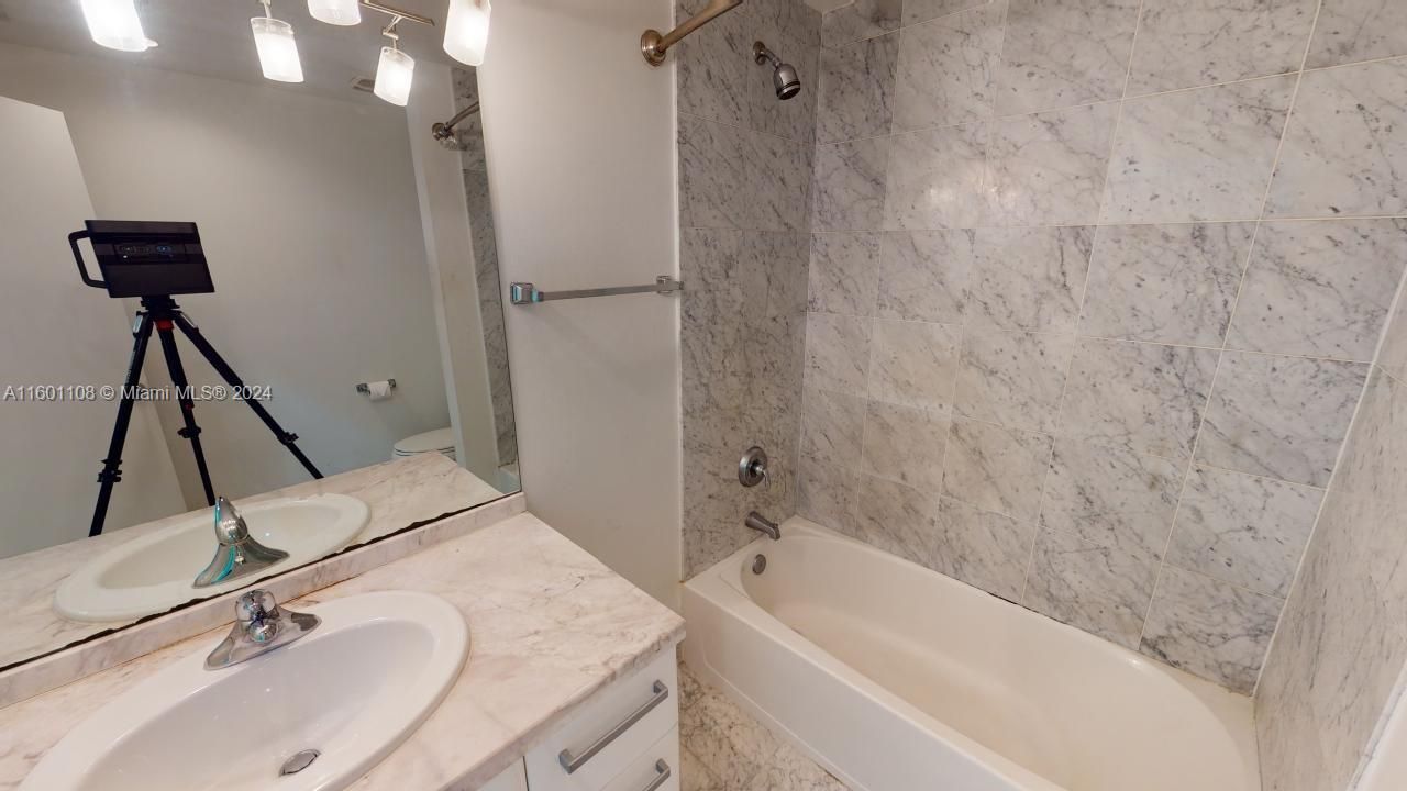 Recently Sold: $329,000 (1 beds, 1 baths, 675 Square Feet)