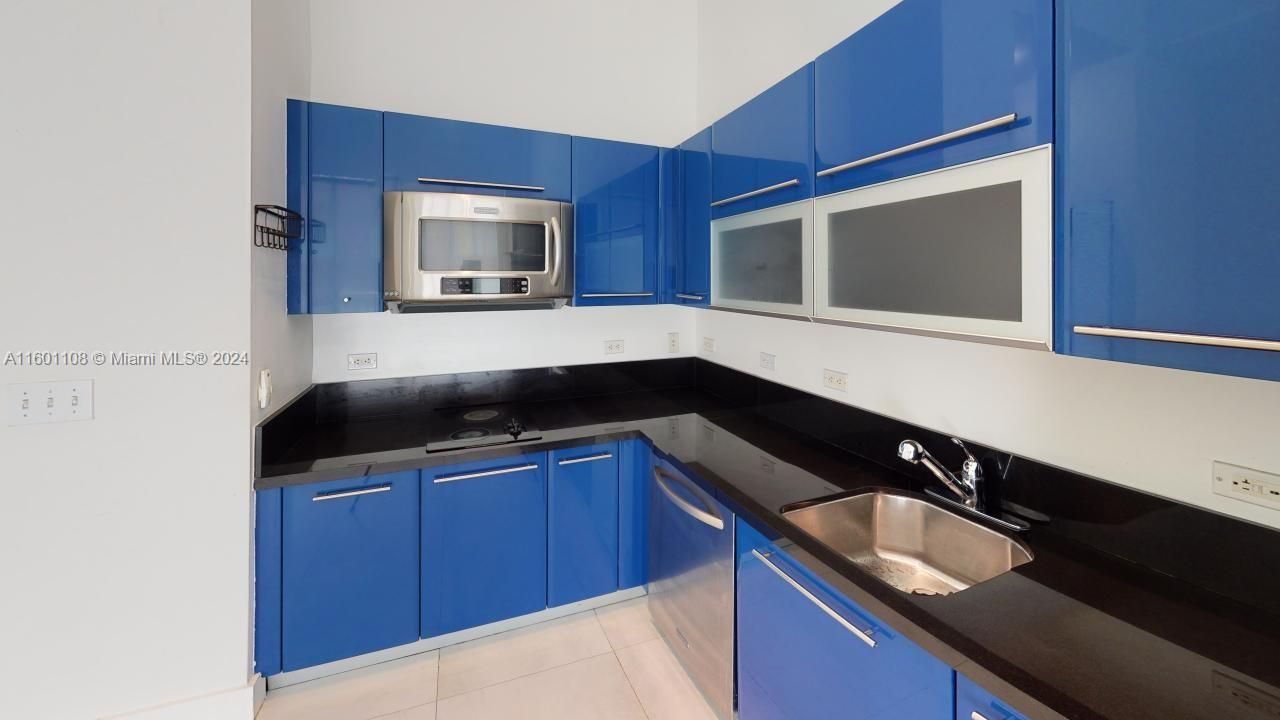 Recently Sold: $329,000 (1 beds, 1 baths, 675 Square Feet)