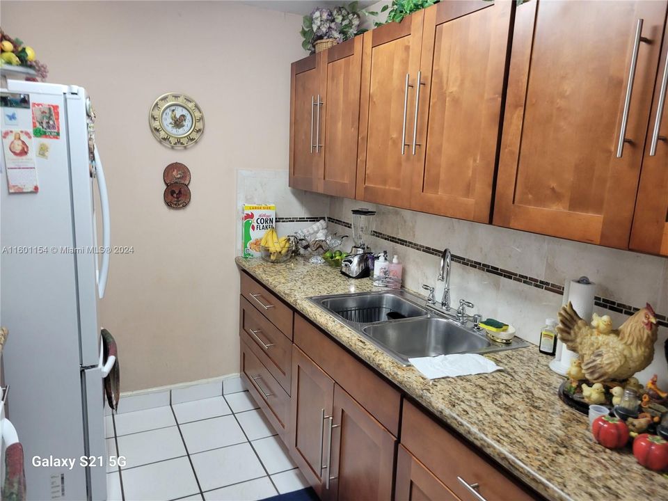For Sale: $299,000 (2 beds, 2 baths, 955 Square Feet)