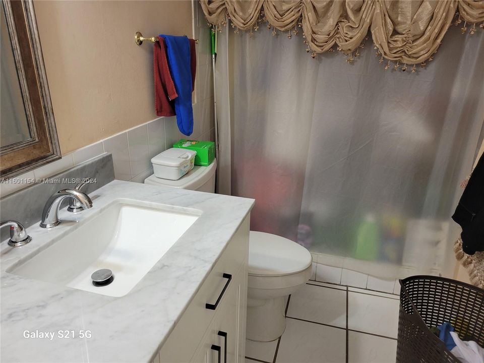 For Sale: $299,000 (2 beds, 2 baths, 955 Square Feet)