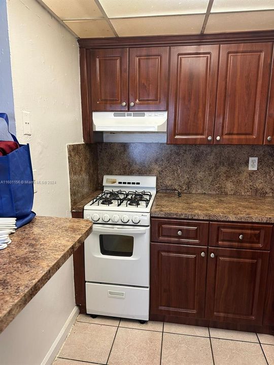 For Sale: $198,000 (1 beds, 1 baths, 583 Square Feet)