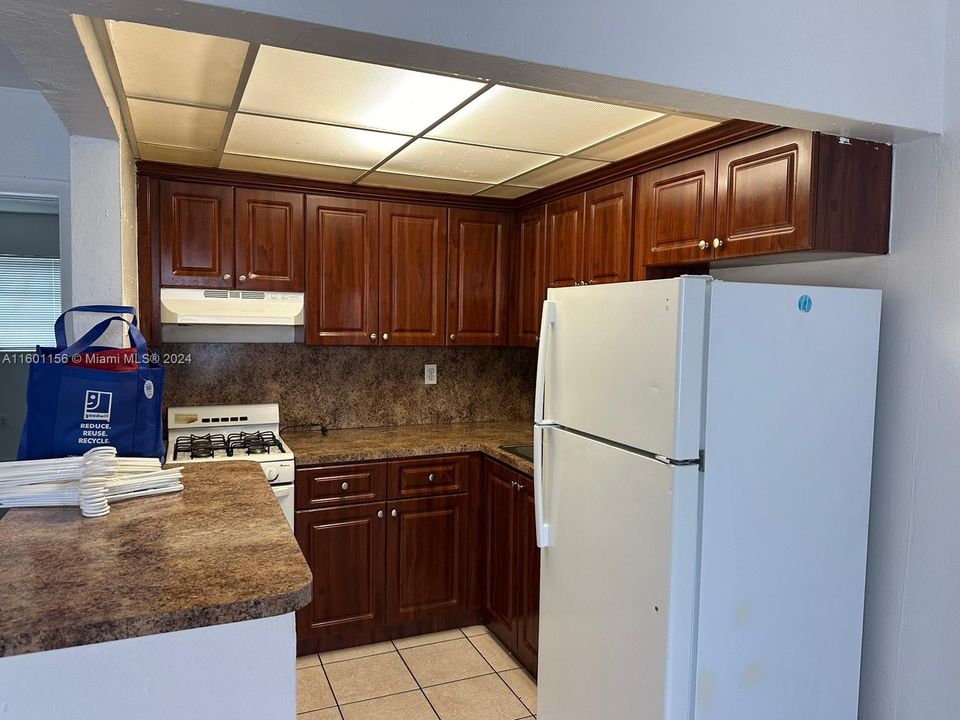 For Sale: $198,000 (1 beds, 1 baths, 583 Square Feet)