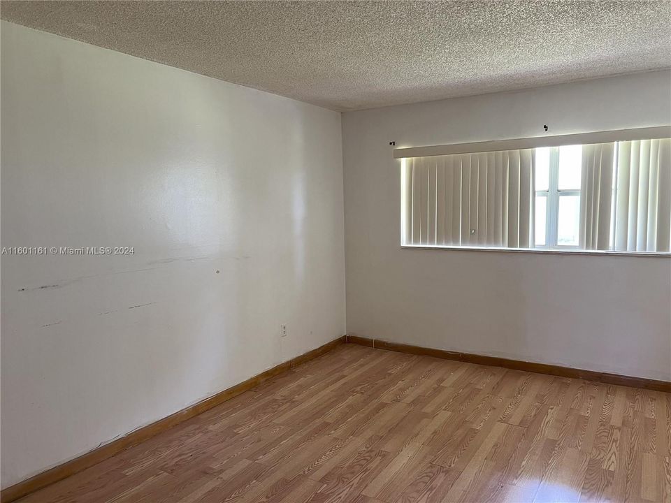 For Sale: $240,000 (1 beds, 1 baths, 1149 Square Feet)