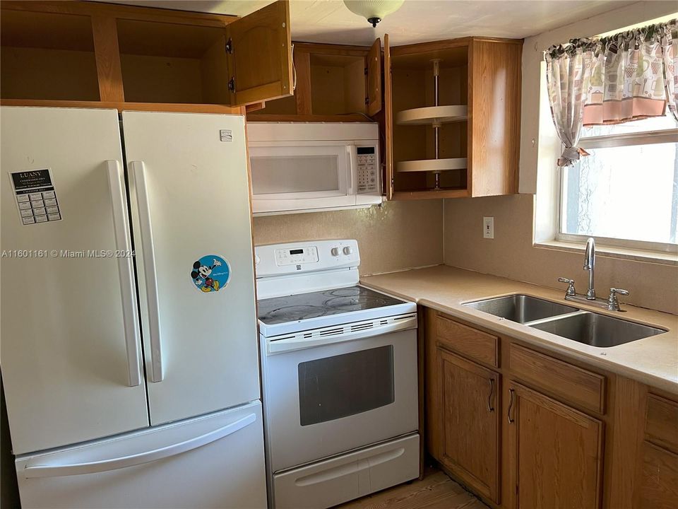 For Sale: $240,000 (1 beds, 1 baths, 1149 Square Feet)