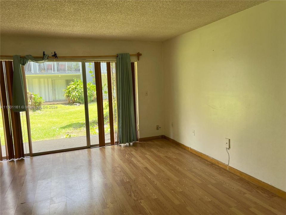 For Sale: $240,000 (1 beds, 1 baths, 1149 Square Feet)