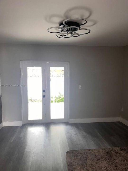 Recently Rented: $2,500 (2 beds, 1 baths, 1000 Square Feet)