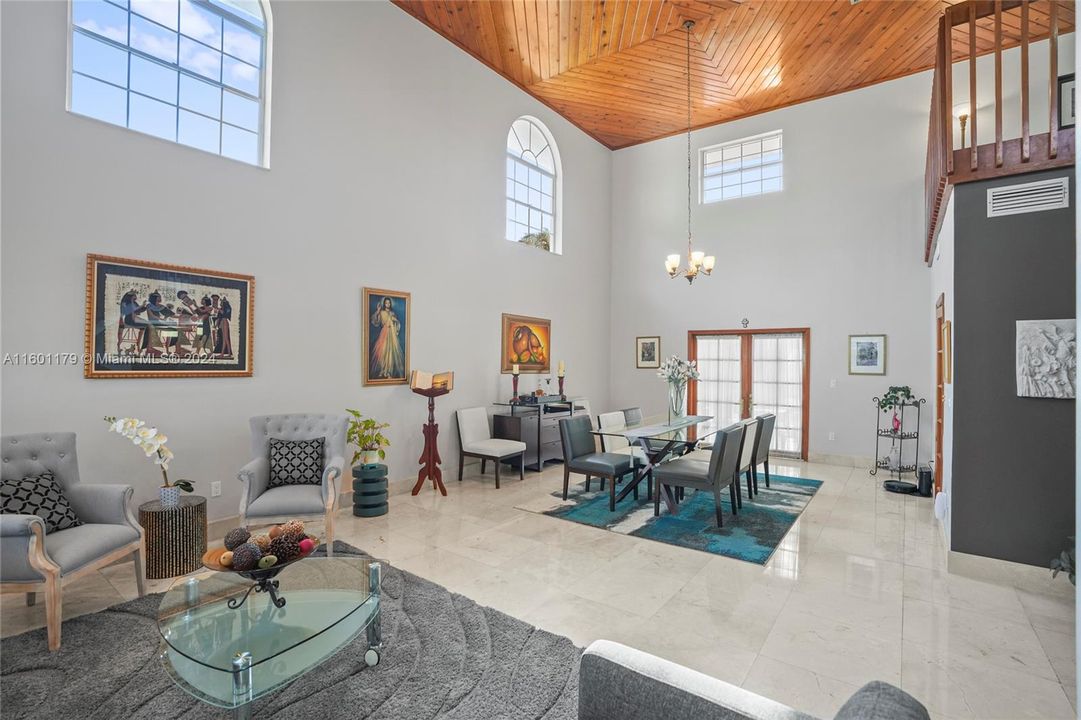 Active With Contract: $1,328,100 (7 beds, 4 baths, 4263 Square Feet)