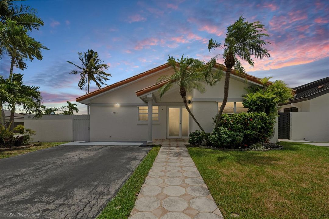 Recently Sold: $650,000 (3 beds, 2 baths, 1601 Square Feet)