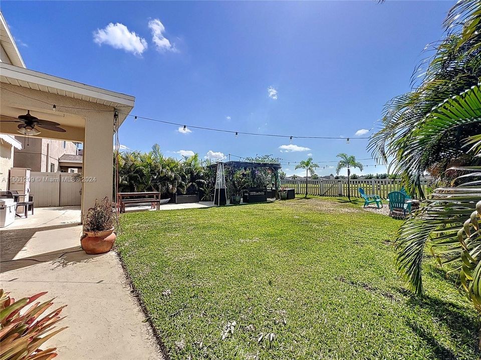 For Sale: $387,000 (4 beds, 2 baths, 2498 Square Feet)