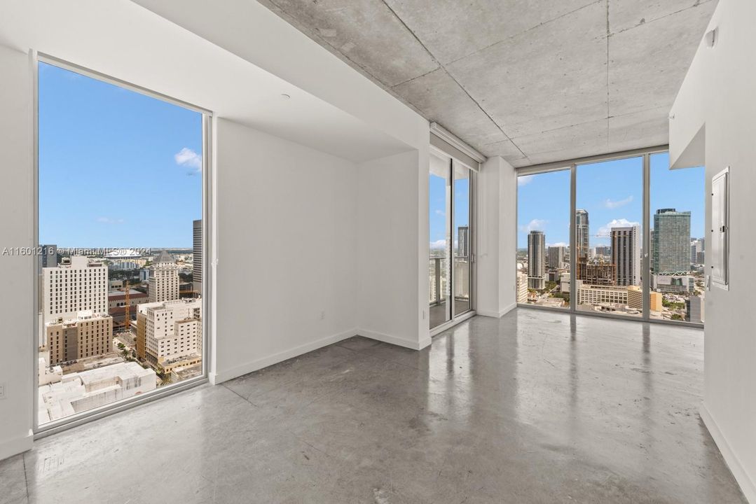 Active With Contract: $395,000 (1 beds, 1 baths, 607 Square Feet)