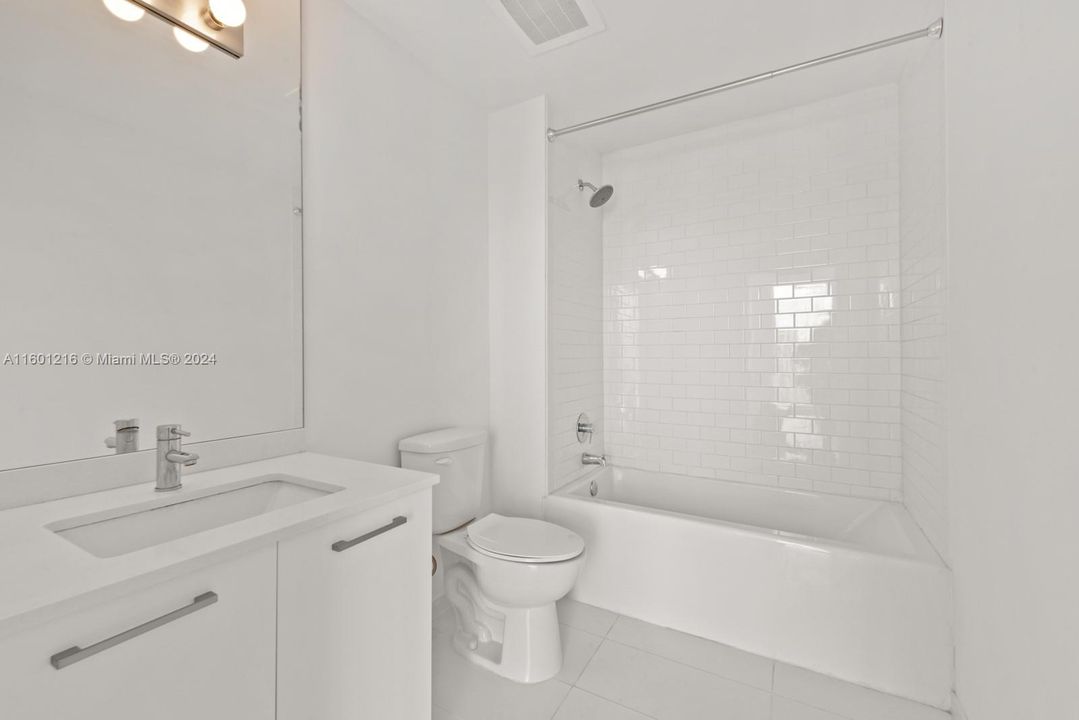 Active With Contract: $395,000 (1 beds, 1 baths, 607 Square Feet)