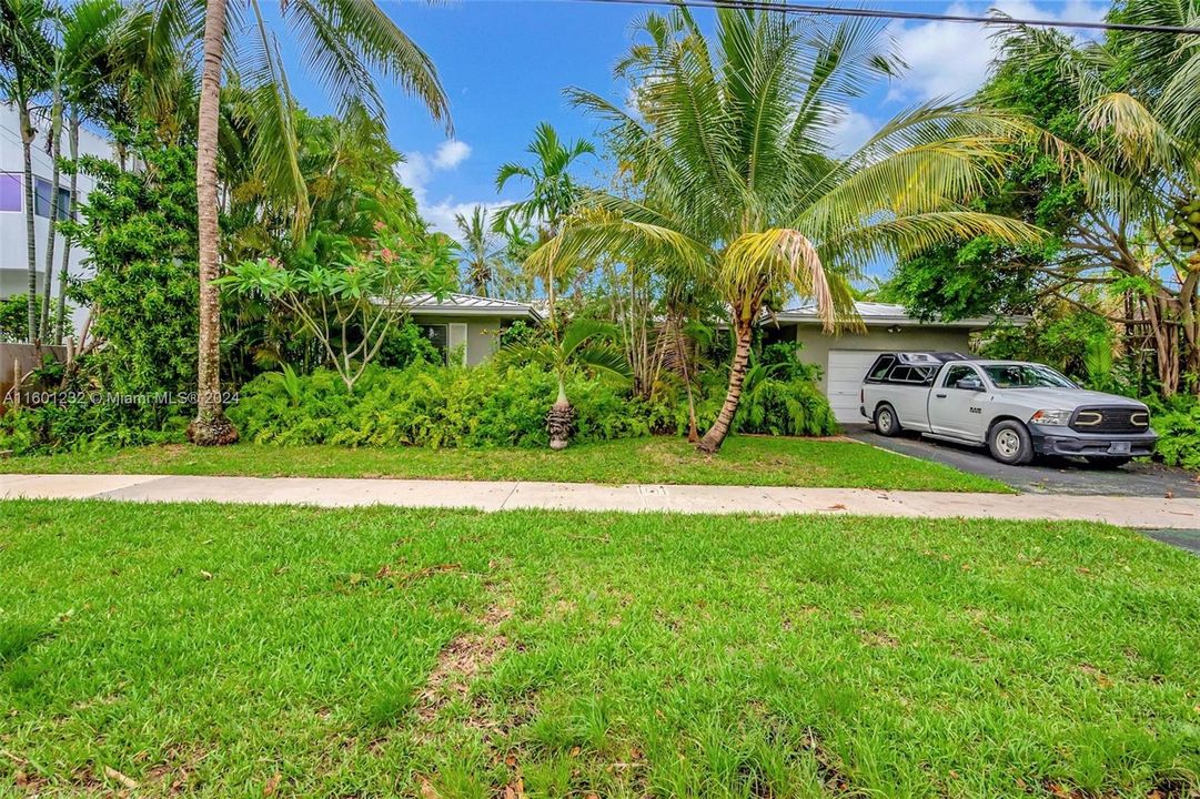 For Sale: $2,290,000 (3 beds, 3 baths, 2283 Square Feet)