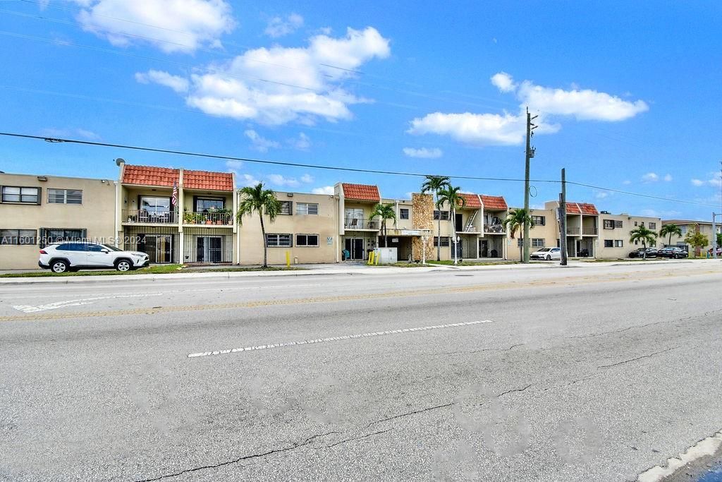 Recently Sold: $210,000 (2 beds, 1 baths, 871 Square Feet)