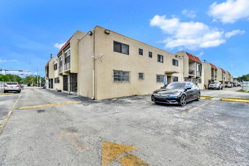 Recently Sold: $210,000 (2 beds, 1 baths, 871 Square Feet)