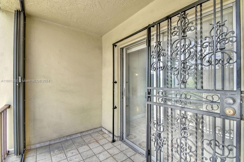 Recently Sold: $210,000 (2 beds, 1 baths, 871 Square Feet)