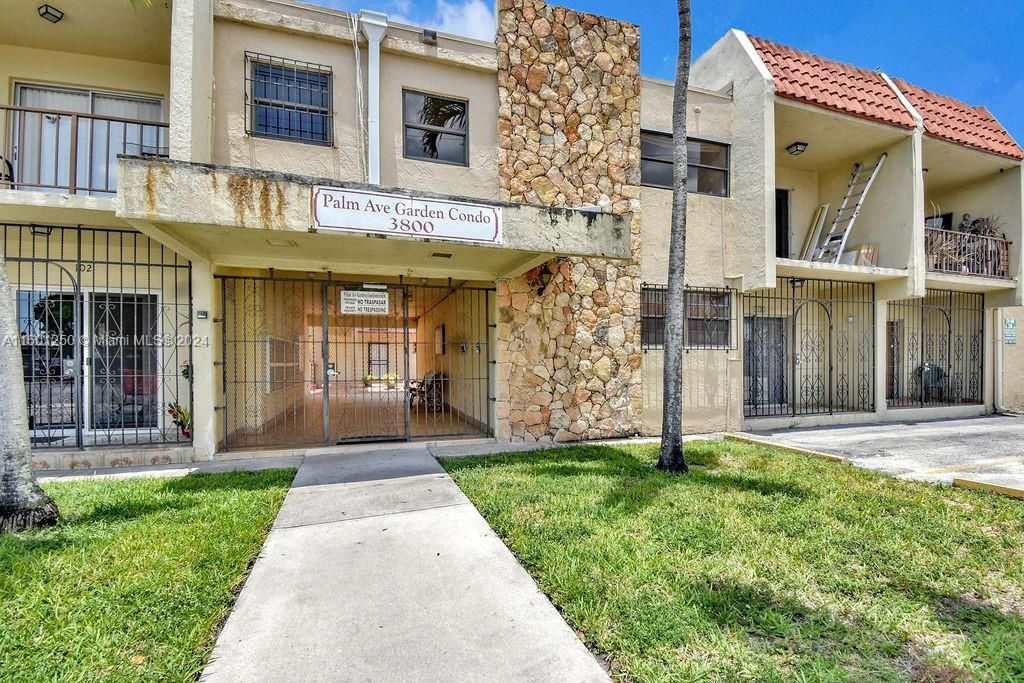 Recently Sold: $210,000 (2 beds, 1 baths, 871 Square Feet)