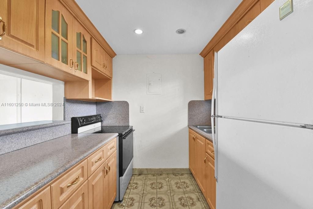 Recently Sold: $210,000 (2 beds, 1 baths, 871 Square Feet)