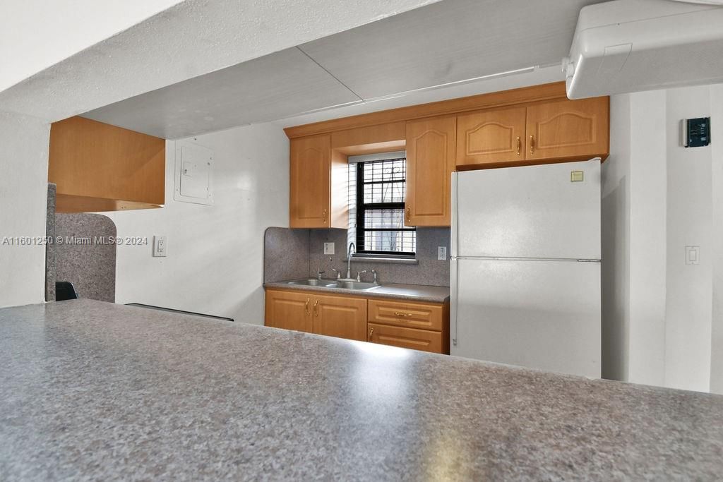 Recently Sold: $210,000 (2 beds, 1 baths, 871 Square Feet)