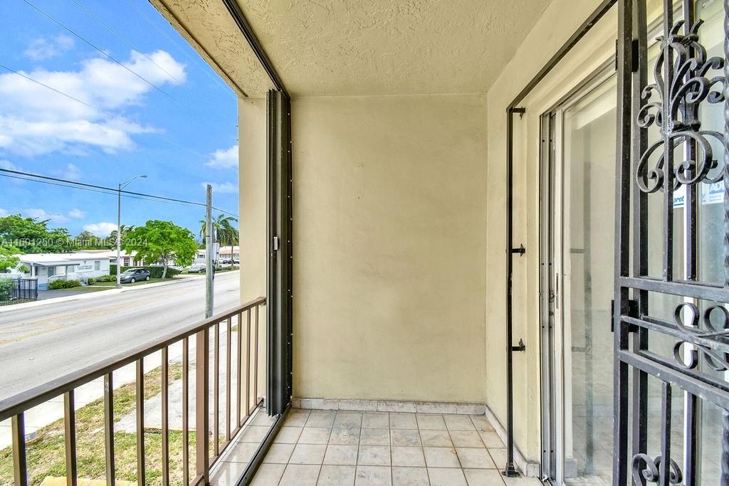 Recently Sold: $210,000 (2 beds, 1 baths, 871 Square Feet)