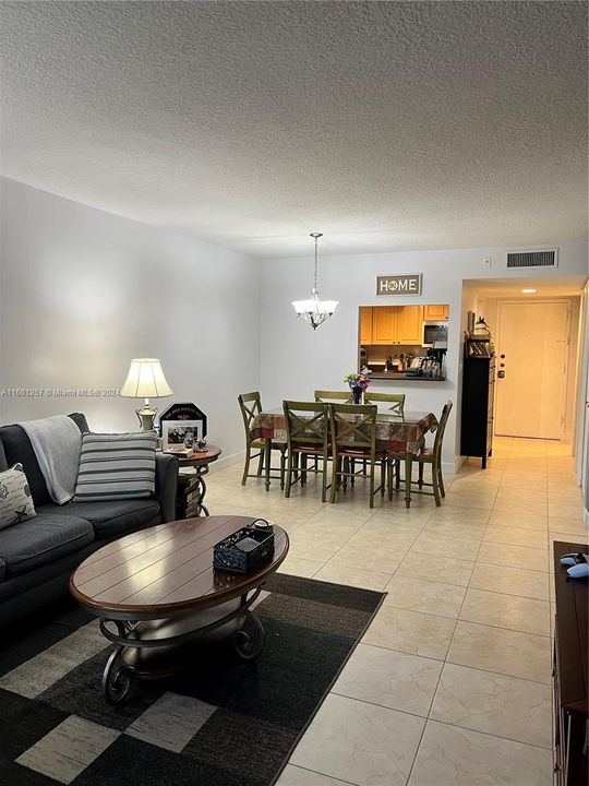 For Sale: $260,000 (1 beds, 1 baths, 845 Square Feet)