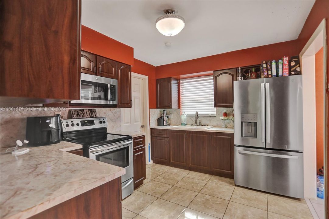 For Sale: $485,000 (3 beds, 2 baths, 1419 Square Feet)