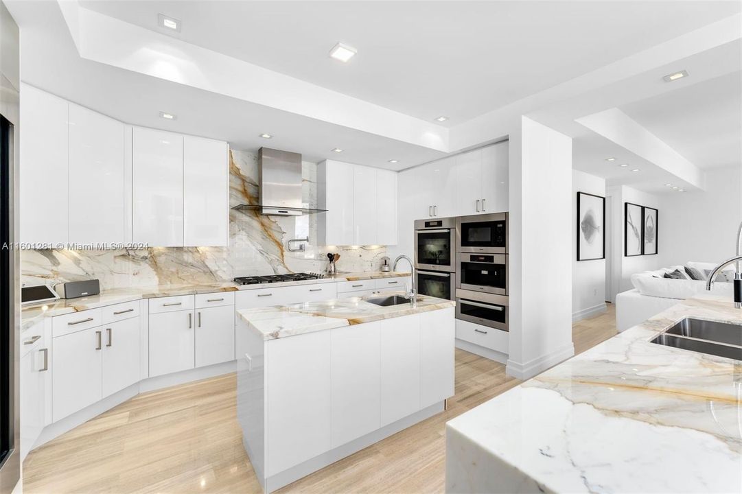 最近售出: $6,990,000 (3 贝兹, 6 浴室, 4609 平方英尺)