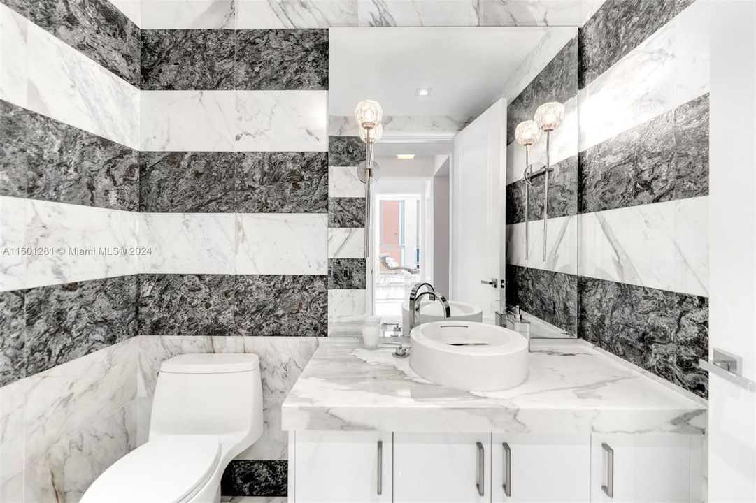 最近售出: $6,990,000 (3 贝兹, 6 浴室, 4609 平方英尺)