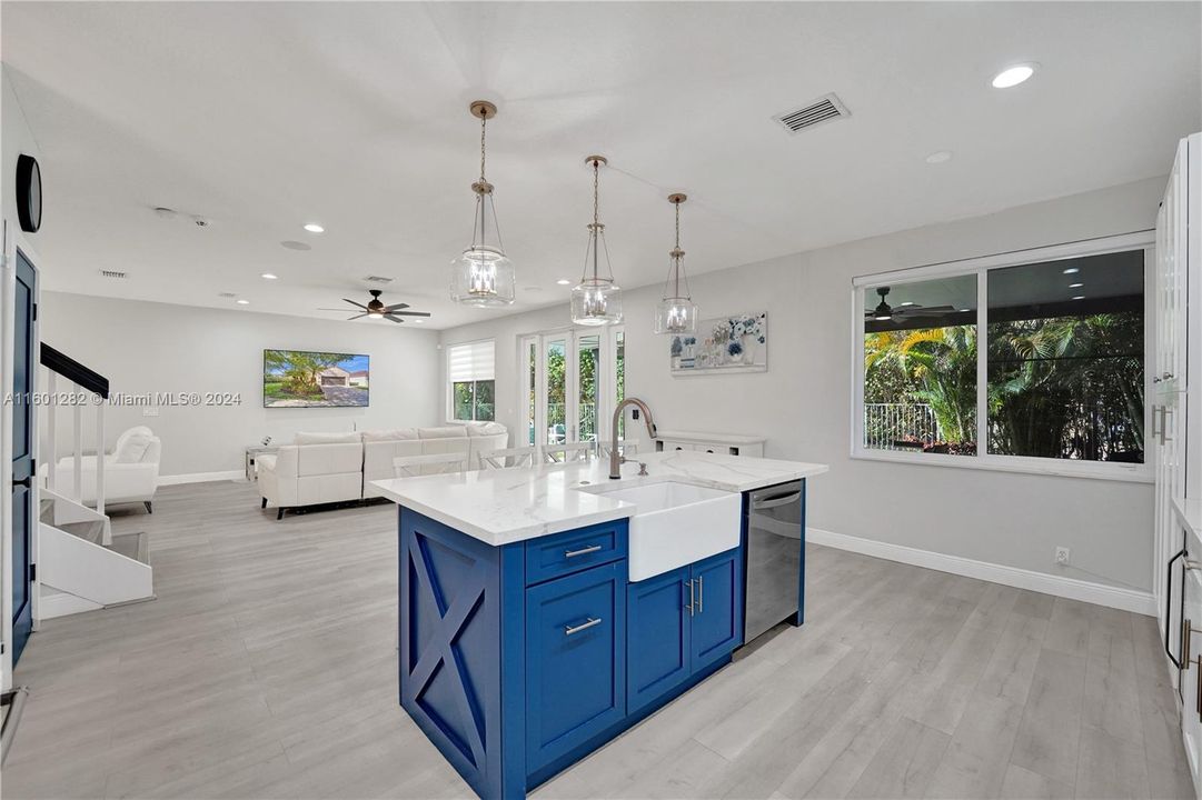 Recently Sold: $935,000 (5 beds, 3 baths, 2480 Square Feet)