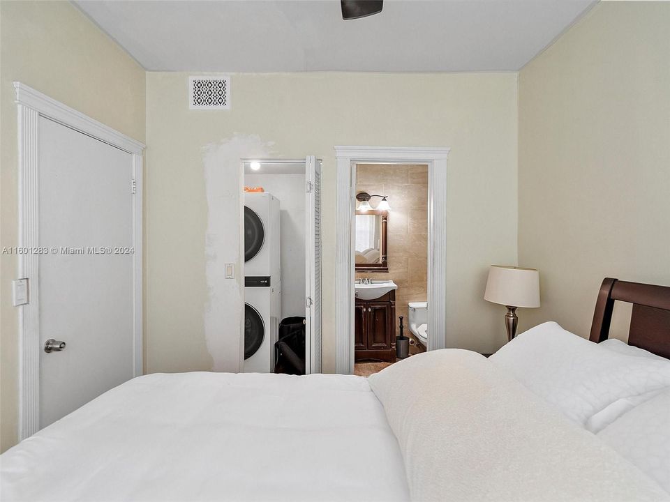 For Sale: $290,000 (2 beds, 2 baths, 580 Square Feet)