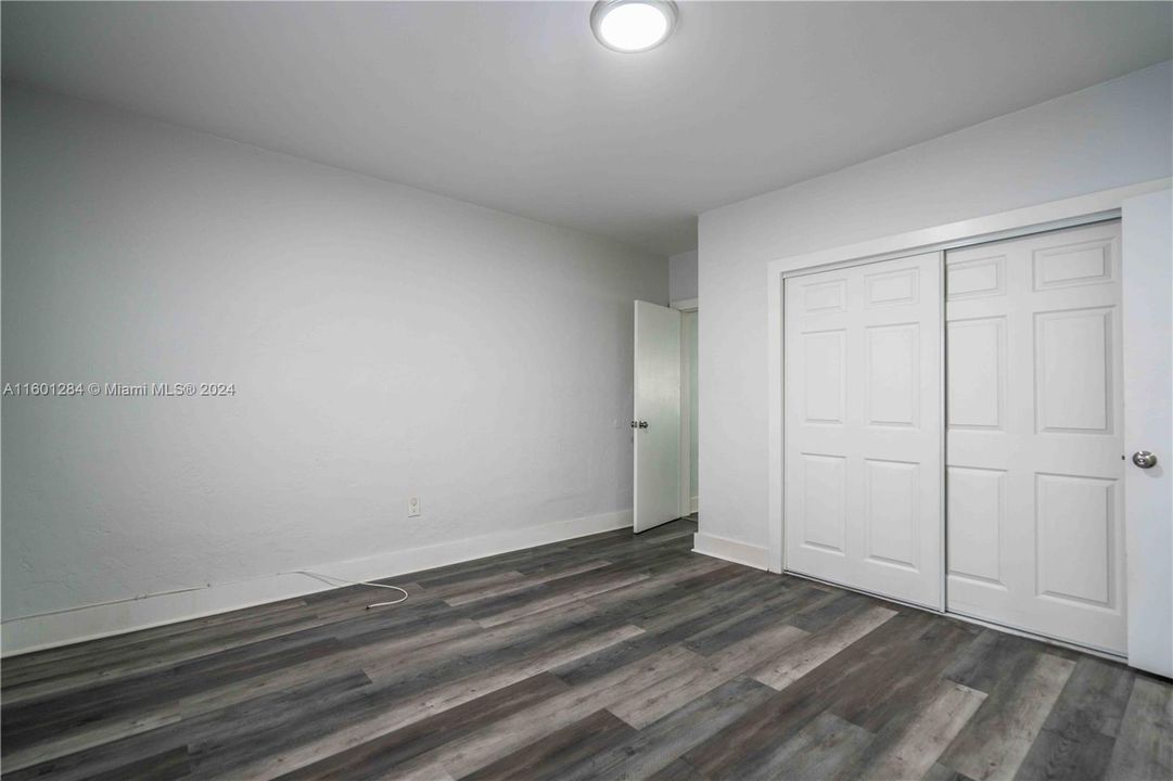 Active With Contract: $1,900 (1 beds, 1 baths, 629 Square Feet)